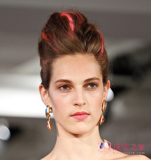奧斯卡德拉倫塔Oscar De La Renta 2013春夏時(shí)裝秀珠寶