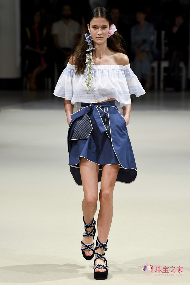 ֮߶ƷAlexis Mabille 2018ĕr(sh)b