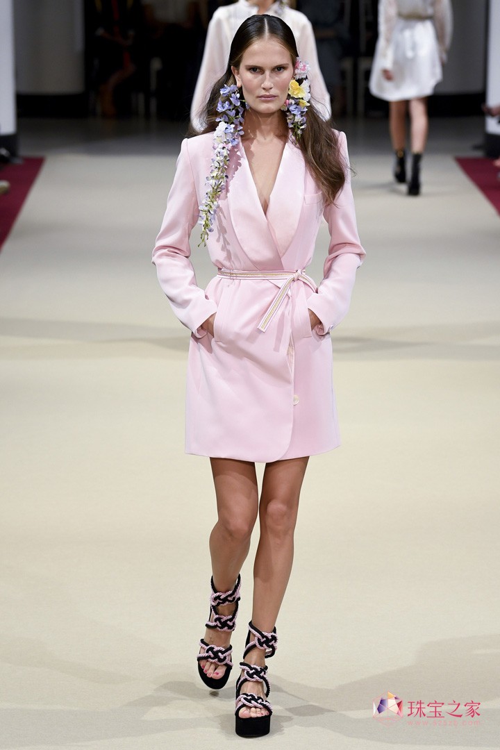 ֮߶ƷAlexis Mabille 2018ĕr(sh)b